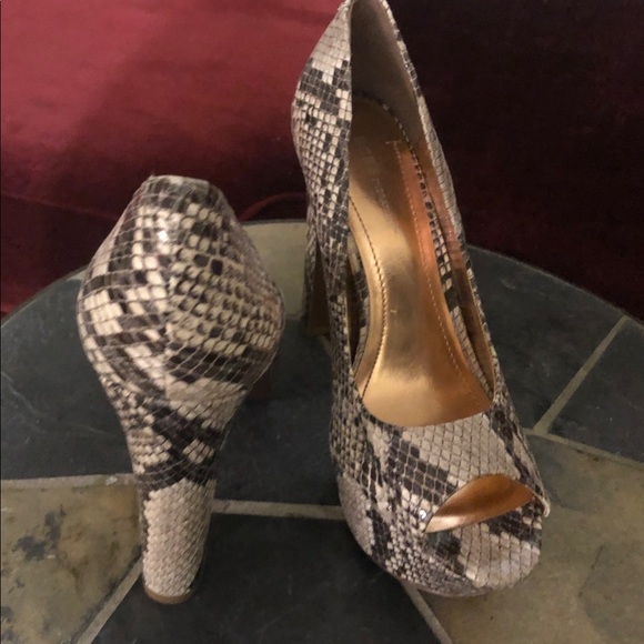 BCBG Snake print pumps - Picture 4 of 6